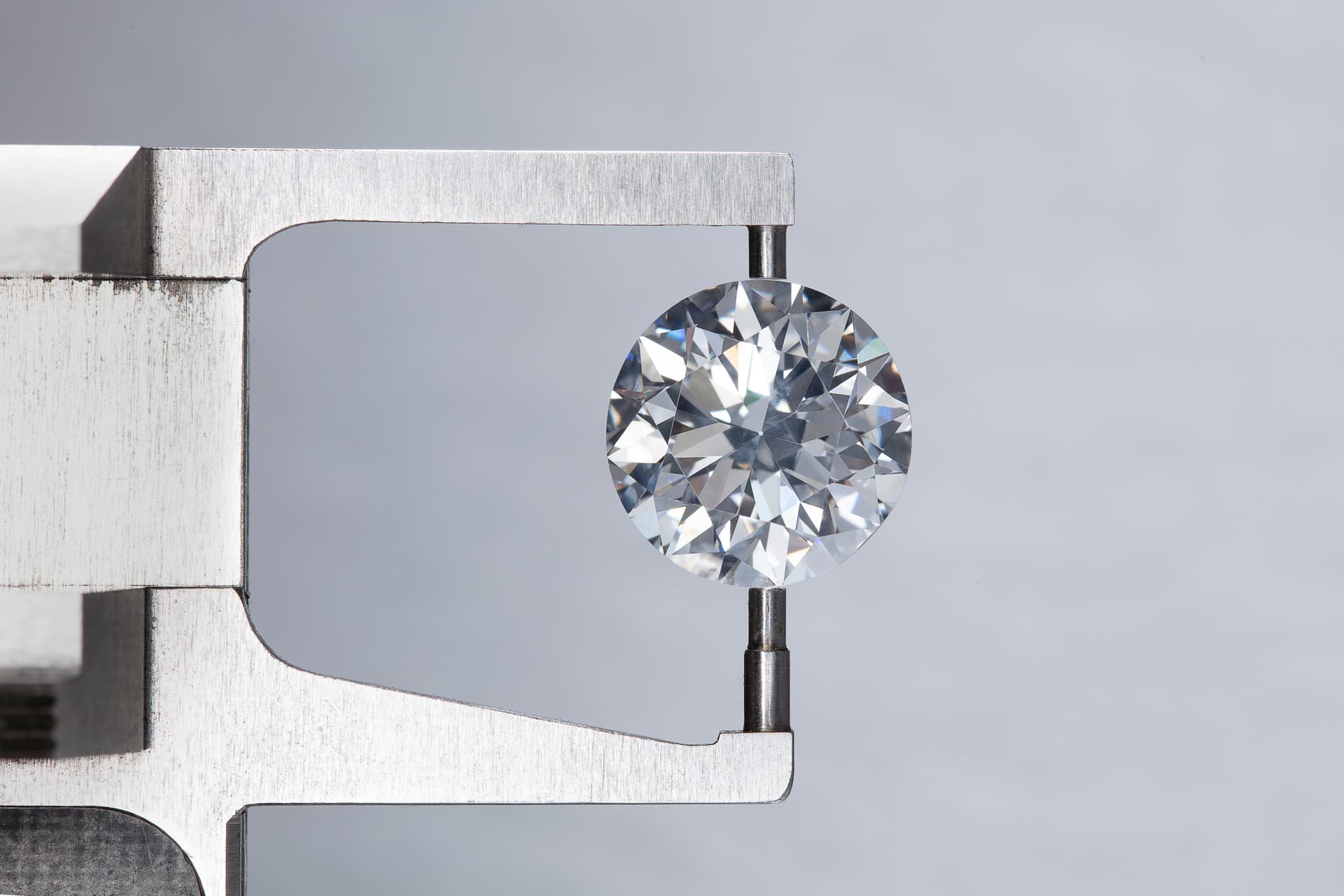 Diamantcertificaten Vergelijken: GIA vs HRD vs IGI op de Secundaire Markt